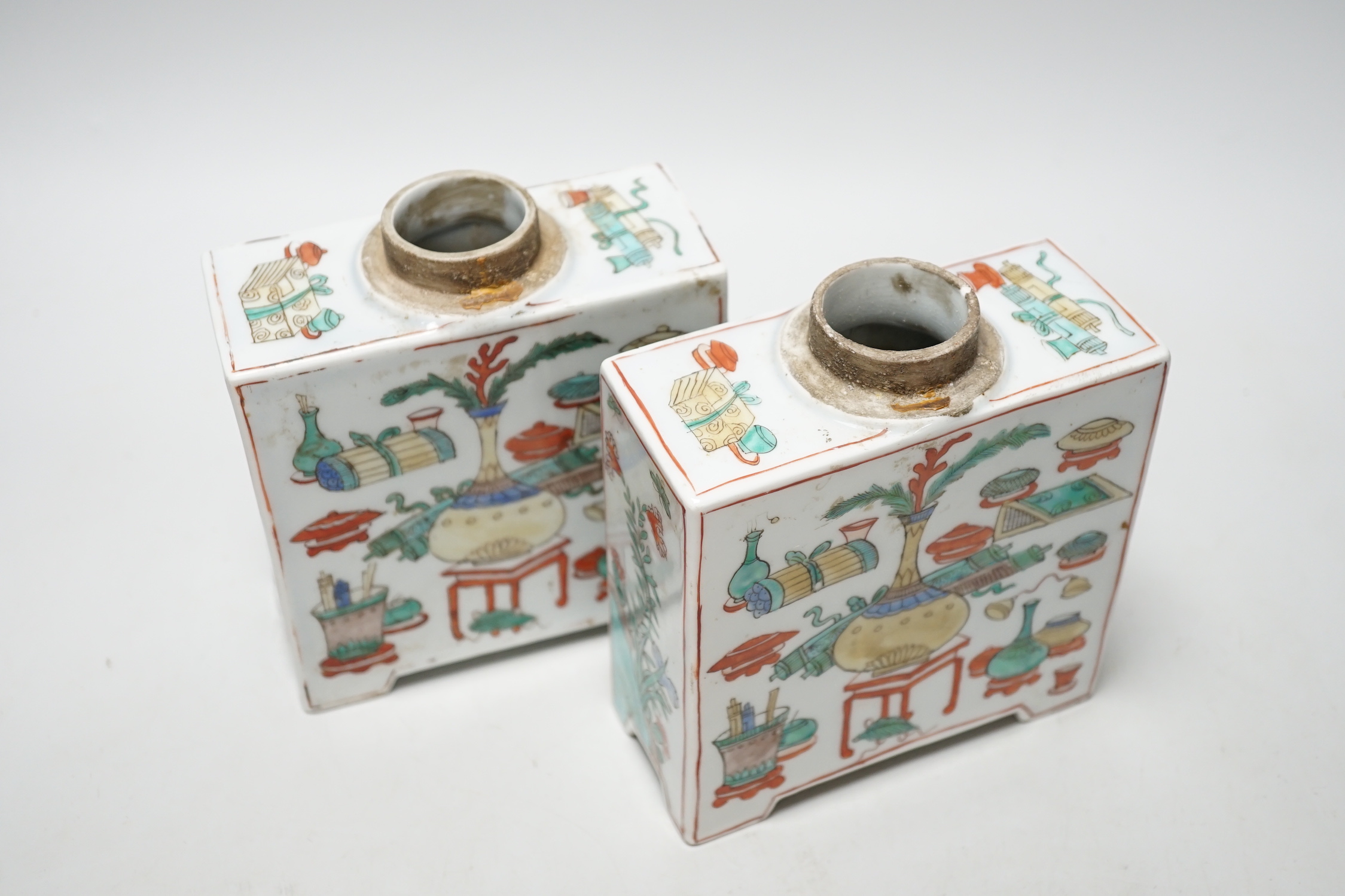 A pair of Chinese famille verte square form caddies and covers, 16cm